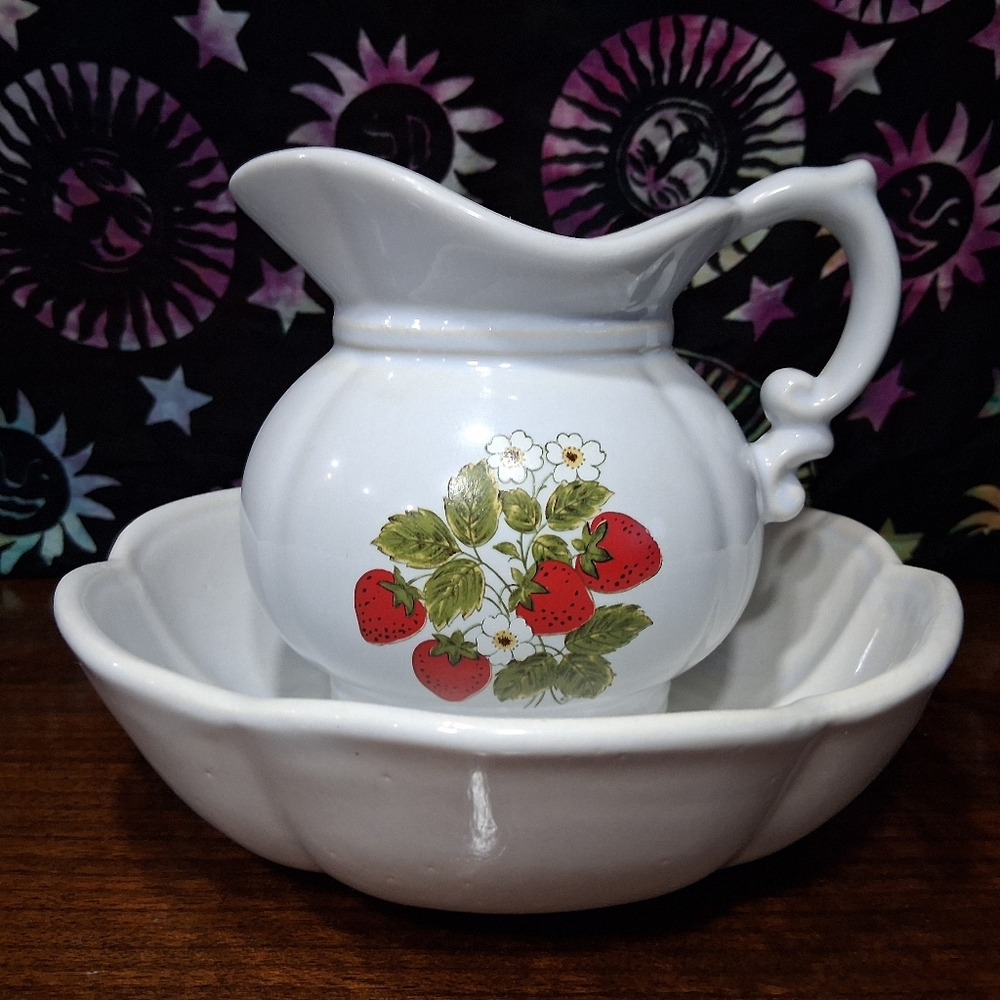 Vintage Medium McCoy Strawberry Country Pitcher And Basin Set Wash Bowl 7528 USA